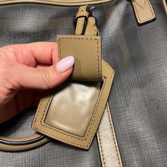 Unisex Burberry laptop crossbody bag. 2-toned Checked Briefcase w/ zip closure. - Picture 8 of 8